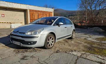 FOTO:  Štát predáva ojazdené autá, ktoré už nebude využívať. Tieto môžu byť vaše za super cenu