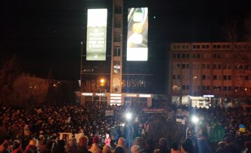 FOTO: Protivládny vláde odštartoval aj v Poprade. Minútou ticha si uctili obete tragédie v Spišskej Starej Vsi
