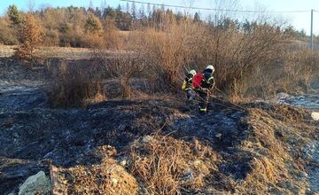 FOTO: Pri Prešove došlo k rozsiahlemu požiaru