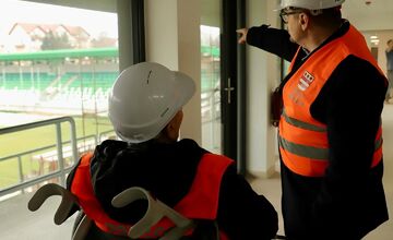 FOTO: Prešovský primátor previedol Futbal Tatran Arénou vzácnu návštevu