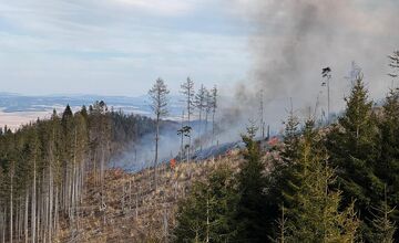 FOTO: Následky lesného požiaru v katastri obce Spišská Teplica