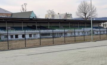 FOTO: Na prešovskom futbalovom štadióne sa začalo s búraním starej tribúny
