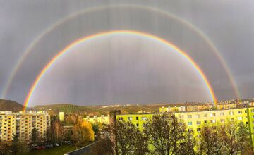 FOTO: Nebeské divadlo v Prešove: Dvojitá dúha očarila stovky obyvateľov​