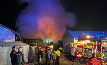 FOTO: Vo Veľkom Šariši došlo k tragickému požiaru unimobuniek