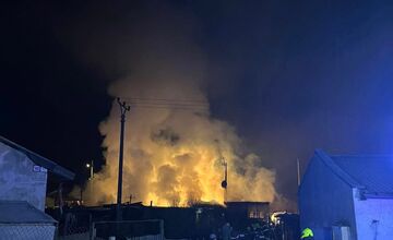 FOTO: Vo Veľkom Šariši došlo k tragickému požiaru unimobuniek