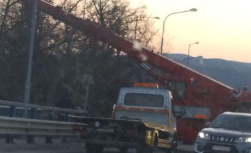 FOTO: Dráma pri Vranove – auto letelo niekoľko metrov, skončilo na streche