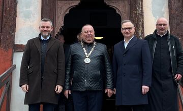 FOTO: Prezidenti Peter Pellegrini a Andrzej Duda navštívili v Starom Smokovci výstavu venovanú pápežovi