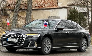 FOTO: Prezidenti Peter Pellegrini a Andrzej Duda navštívili v Starom Smokovci výstavu venovanú pápežovi