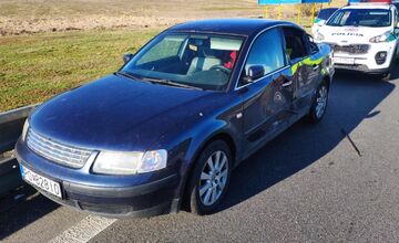 FOTO: Vodič hľadá kamionistu z Lipníkov. Jeho auto pritlačil na zvodidlá