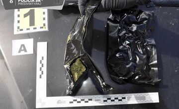 FOTO: Muž z Vranova prijal nezvyčajnú poštovú zásielku so zelenou sušinou