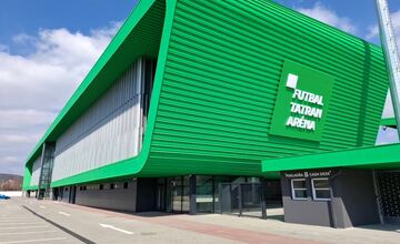 FOTO: Futbal Tatran Aréna je takmer hotová. Stará tribúna však ešte stále stojí