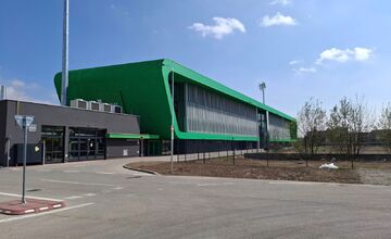 FOTO: Futbal Tatran Aréna je takmer hotová. Stará tribúna však ešte stále stojí