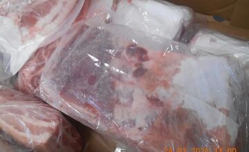 FOTO: Inšpektori kontrolovali predajne potravín. Našli v nich pleseň, mŕtve hlodavce aj trus v potravinách