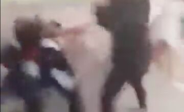 FOTO: Na zastávke v okrese Bardejov došlo k brutálnemu útoku na postihnutého chlapca