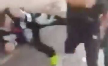 FOTO: Na zastávke v okrese Bardejov došlo k brutálnemu útoku na postihnutého chlapca