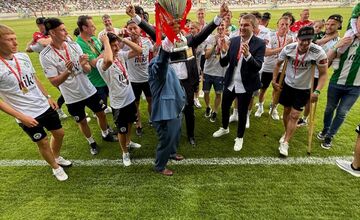 FOTO: Prešov má novú futbalovú svätyňu. Tatran si ju pokrstil postupom!