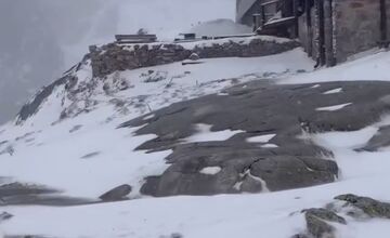 FOTO: Zima ešte nepovedala posledné slovo. V Tatrách turistov prekvapil sneh