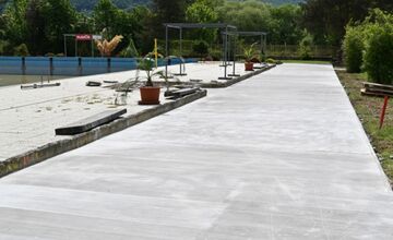 FOTO: Plaváreň v Humennom finišuje, voda už tečie