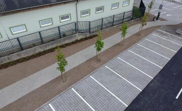 FOTO: Nové parkovisko pri amfiteátri: hotové skôr, ale drahšie