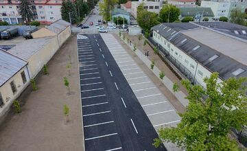 FOTO: Nové parkovisko pri amfiteátri: hotové skôr, ale drahšie