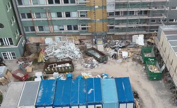 FOTO: Kyanid v kontajneri. Policajný zásah pri nemocnici na východe