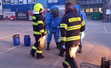 FOTO: Kyanid v kontajneri. Policajný zásah pri nemocnici na východe