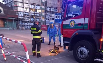 FOTO: Kyanid v kontajneri. Policajný zásah pri nemocnici na východe