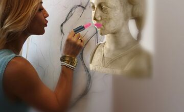 FOTO: Internet sa baví na Machalovom „únose“ busty. Čo vtipkári pripravili?