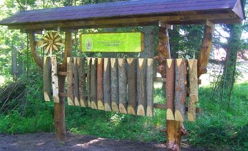 FOTO: Vo Fľaku otvorili náučný chodník s Lúkou hier