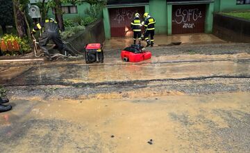 FOTO: V okrese Prešov zaplavili výdatné zrážky ulice