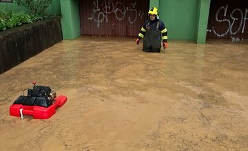 FOTO: V okrese Prešov zaplavili výdatné zrážky ulice