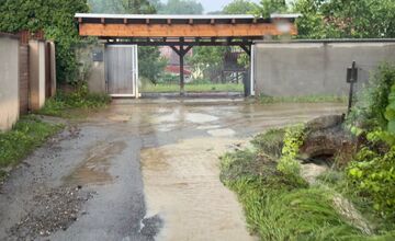 FOTO: V okrese Prešov zaplavili výdatné zrážky ulice