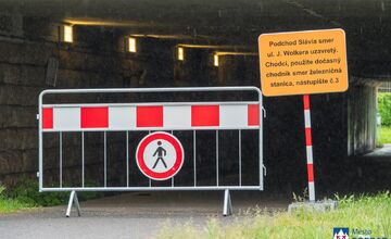 FOTO: Pre rozsiahlu rekonštrukciu bol v Poprade uzatvorený podchod pre peších
