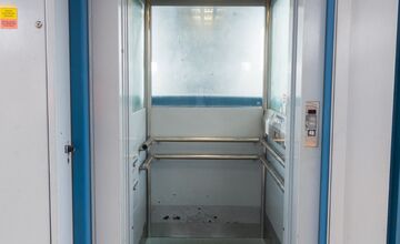 FOTO: Pre rozsiahlu rekonštrukciu bol v Poprade uzatvorený podchod pre peších