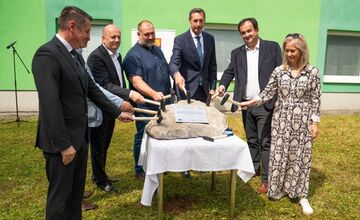 FOTO: PSK investuje milióny do Stropkova: Vzniká domov pre ľudí s hendikepom