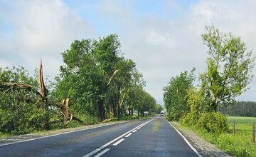 FOTO: Poľskom sa prehnala supercela, strhávala strechy a stromy