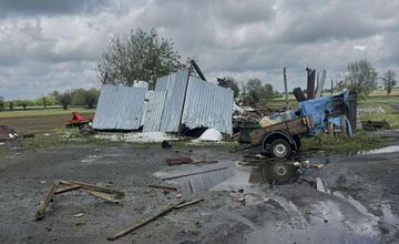 FOTO: Poľskom sa prehnala supercela, strhávala strechy a stromy