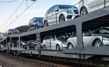 FOTO: Autovlak z Prahy do Košíc sa vracia na trať