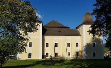 FOTO: Rodina Dessewffyovcov zobrala obrazy aj striebro. Múzeum ostalo pokladov