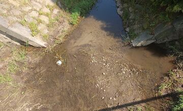 FOTO: Práca chvátna, málo plátna. Údržba Sekčovského potoka pod paľbou kritiky