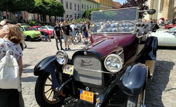 FOTO: Centrum Prešova rozžiarili luxusné veterány. Vieme, akú majú hodnotu