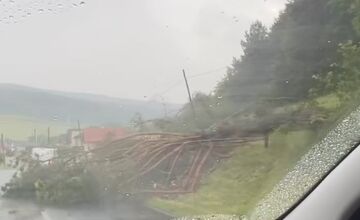 FOTO: Sabinov zasiahla silná supercela. Cesty boli zaplavené, padali aj krúpy
