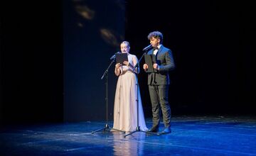 FOTO: Plné divadlo potlesku a emócií. Kraj ocenil top učiteľov a študentov roka