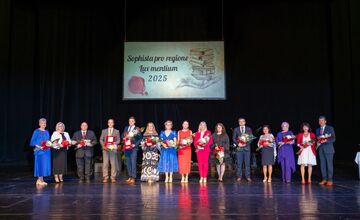 FOTO: Plné divadlo potlesku a emócií. Kraj ocenil top učiteľov a študentov roka