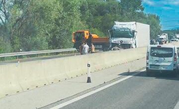 FOTO: Vážna nehoda na D1 medzi Košicami a Prešovom ochromila dopravu
