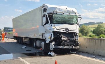 FOTO: Vážna nehoda na D1 medzi Košicami a Prešovom ochromila dopravu