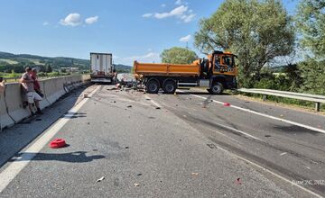 FOTO: Vážna nehoda na D1 medzi Košicami a Prešovom ochromila dopravu