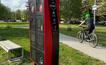 VIDEO: V prešovskom parku stojí smart skrinka. Požičia ti lopty aj švihadlo