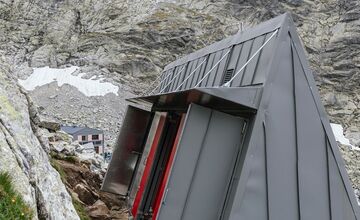 FOTO: Pri Chate pod Rysmi už pribudli nové záchody