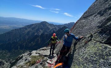 FOTO: Horolezca na Lomnickom štíte zasiahol skalný blok
